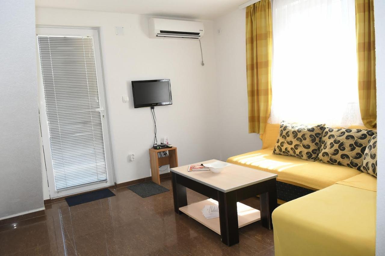 Apartamento Sobe Alex Veliko Gradište Exterior foto